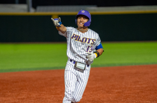 Pilots put away Mustangs, get to host RRAC championship tourney ...